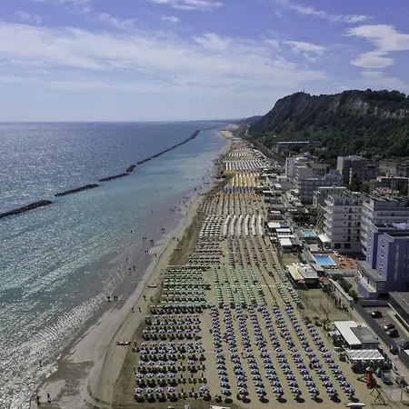 Hotel Amadei Figaro&apartments Pesaro