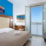 فندق Amadei Figaro & 3*