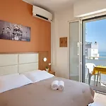 Amadei Figaro & فندق بيزارو