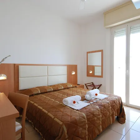 Amadei Figaro & 佩萨罗