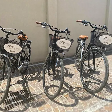 Amadei Figaro & Hotell