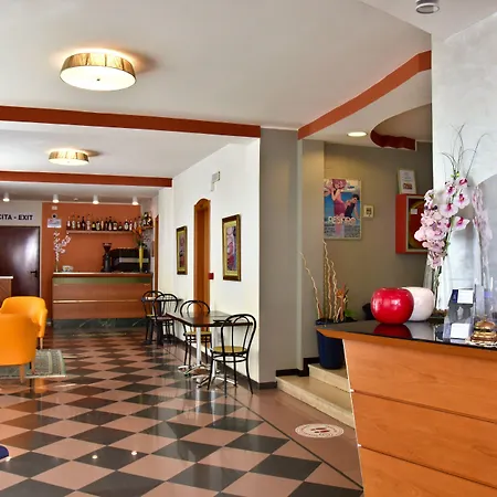 Amadei Figaro & 佩萨罗