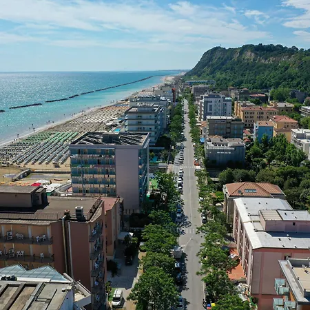 Amadei Figaro & Hotel