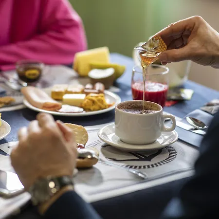 Amadei Figaro & Hotell 3*