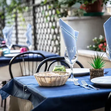 Hotel Amadei Figaro & 3*