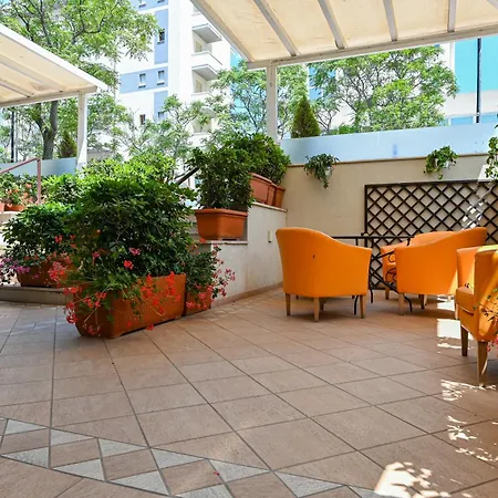 Hotel Amadei Figaro & 3*