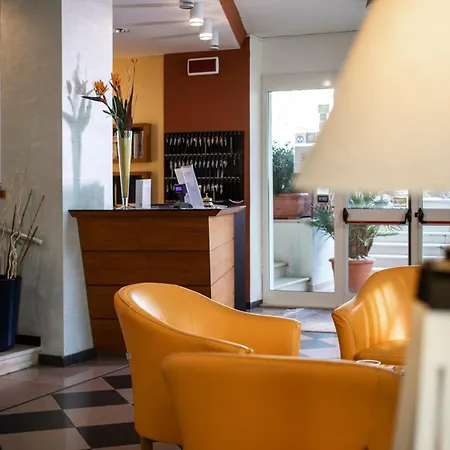 Amadei Figaro & 酒店 佩萨罗