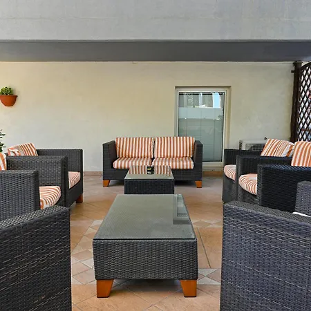 Hotel Amadei Figaro & 3*