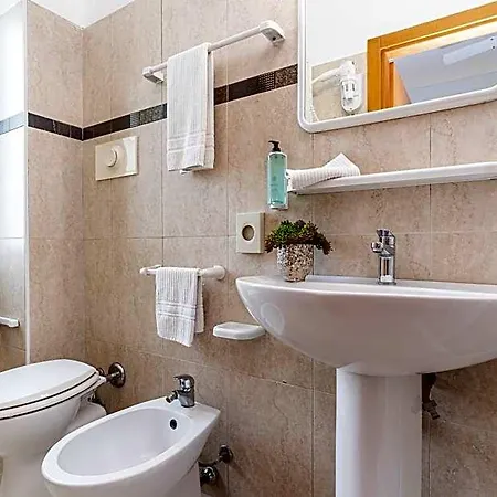 Hotel Amadei Figaro & 3*