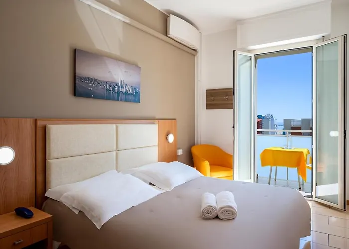 Hotel Amadei Figaro & 3*